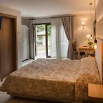 Livia 3* Gargnano