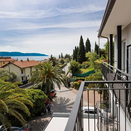 Livia 3* Gargnano