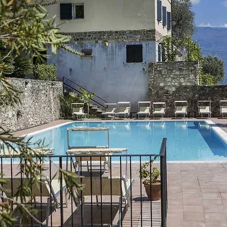 Livia 3* Gargnano